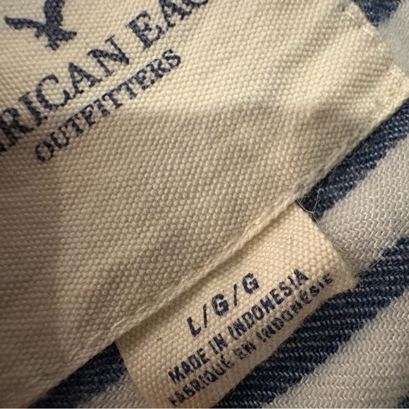 American Eagle Short Sleeve Button-up Shirt with Stripes Size large - Picture 9 of 9